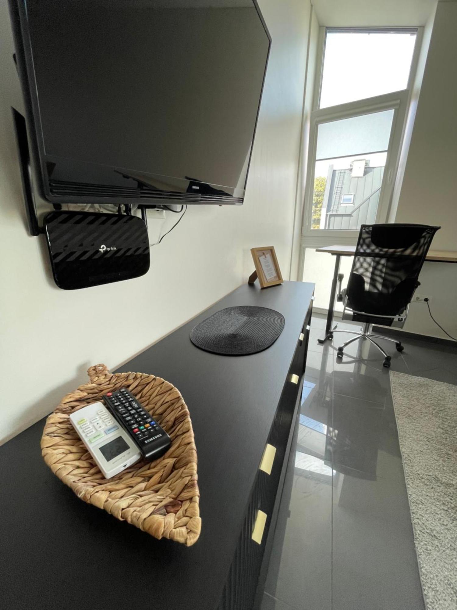 Apartment Krantine - Self Check In Каунас Екстер'єр фото